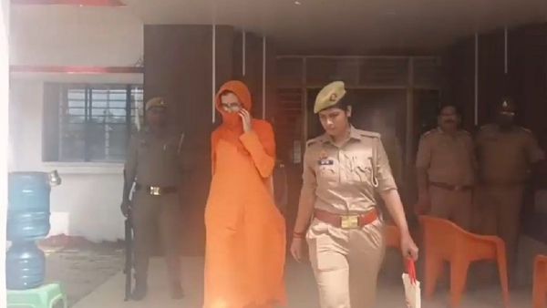 विदेशी महिला नेपाल भागने की थी फिराक में, ऐसे चढ़ी सुरक्षा एजेंसियों के हत्थे, सामने आई ये चौंकाने वाली बातें