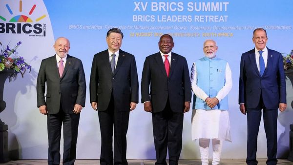 BRICS Summit: आपसी विरोधाभाषों से आगे निकलने की चाह