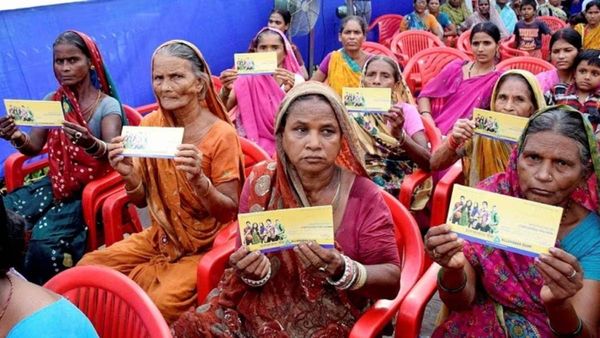 Jan-Dhan Yojana: जनधन खातों की संख्या 50 करोड़ पार, जानें पीएम जनधन योजना की प्रगति के बारे में