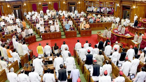 UP Vidhansabha: कांग्रेस नेता आराधना मिश्रा ने सदन में उठाया बाढ़ का मुद्दा, बोलीं- दोहरी मार झेल रहा किसान