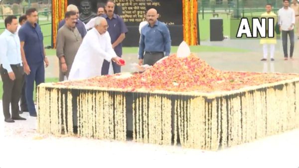 Delhi: अटलजी की पुण्यतिथि पर श्रद्धांजलि अर्पित करने समाधि स्थल पहुंचे नीतीश कुमार, बताया कैसे थे रिश्ते ?