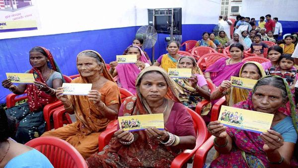 Jan Dhan accounts की संख्या 50 करोड़ के पार, 67% ग्रामीण क्षेत्रों में खुले खाते, जानिए डिटेल