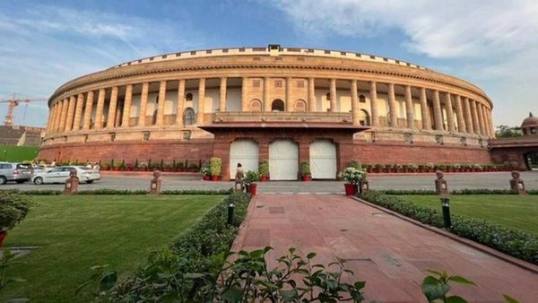 लोकसभा में 3 विधेयक पारित, दिल्ली को लेकर केंद्र के अध्यादेश पर चर्चा आज, BJP-AAP होगी आमने- सामने