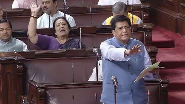 राज्यसभा में पीयूष गोयल के खिलाफ विपक्ष लाया विशेषाधिकार प्रस्ताव, जानें कब किया जाता है ये पेश
