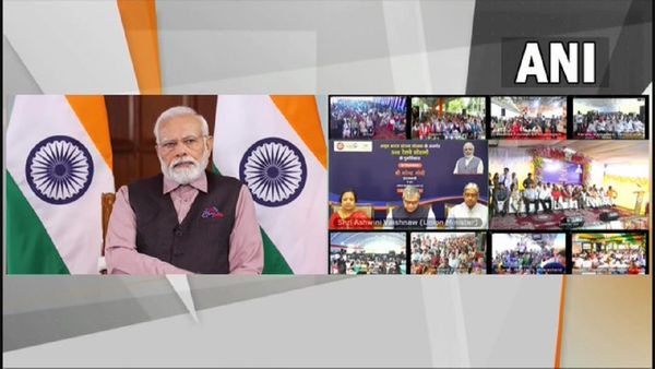 508 रेलवे स्टेशन के कायाकल्प की पीएम मोदी ने रखी नींव, विपक्ष पर बोला हमला, भाषण की 10 बड़ी बातें