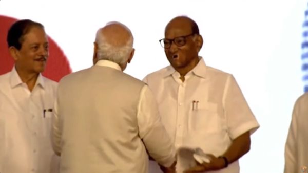 पीएम मोदी के लोकमान्य तिलक राष्ट्रीय पुरस्कार के विरोध में खुद घिरी एनसीपी-कांग्रेस, जानिए कैसे?