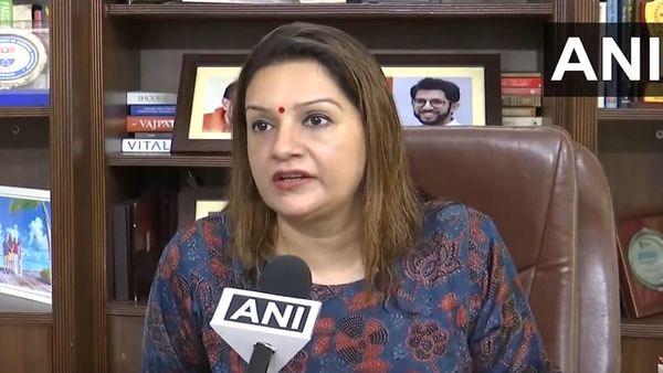 'प्रियंका गांधी अगर वाराणसी से चुनाव लड़ती हैं तो जरूर जीतेंगी', प्रियंका चतुर्वेदी का दावा