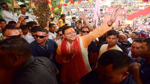 उत्तराखंड: चंपावत जिले के देवीधुरा स्थित मां वाराही धाम में प्रसिद्ध बगवाल में पहुंचे सीएम धामी, दी कई सौगात