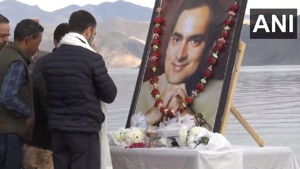 राजीव गांधी जयंती: राहुल गांधी ने अपने पिता को पैंगोंग त्सो लेक पर दी श्रद्धांजलि, कही ये दिल छूने वाली बात
