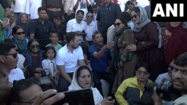 लेह-लद्दाख के दो दिवसीय दौरे पर पहुंचे कांग्रेस नेता राहुल गांधी, फुटबॉल मैच का उठाया लुफ्त