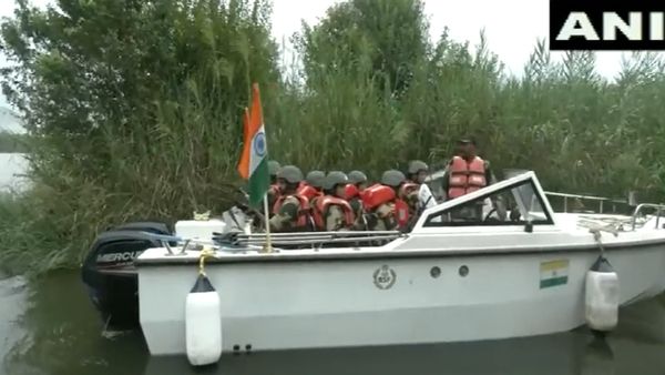 Independence Day 2023: BSF महिला विंग ने जवानों के साथ चिनाब नदी के किनारे किया गश्त, Video