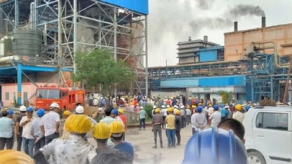 Shahdol: बिरला ग्रुप के ओरिएंट पेपर मिल के पल्प टैंक में ब्लास्ट से आग, 15 कर्मचारी घायल, एक की मौत