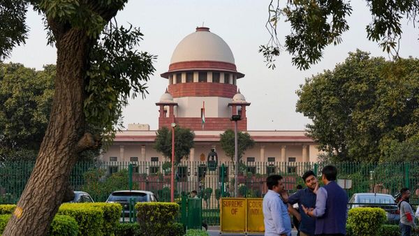 रेप पीड़िता करा सकती है गर्भपात, सुप्रीम कोर्ट ने कहा- बिन शादी 'मां' बनना, मानसिक स्वास्थ्य के लिए हानिकारक