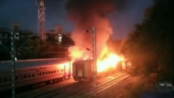 Tamil Nadu: लखनऊ से रामेश्वरम जा रही ट्रेन के टूरिस्ट कोच में लगी आग, 10 यात्रियों की मौत