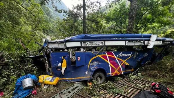 Uttarakhand: गंगोत्री धाम से लौट रही बस खाई में गिरी, 7 की मौत, 27 घायल