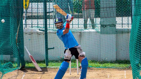 छुट्टी के दिन भी विराट कोहली को क्यों पड़ी 'भागने' की जरूरत? 15 अगस्त पर फैन्स को दिया खास संदेश