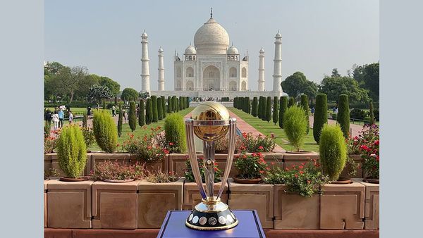 ताजमहल के सामने चमकते वर्ल्ड कप का नजारा, 5 अक्टूबर से होगी इस ट्रॉफी के लिए टीमों में टक्कर