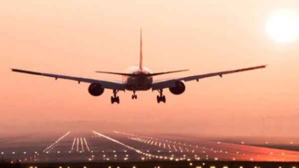 Mumbai: 'जबरन KISS की कोशिश के बाद Air Hostess के सामने शख्स करने लगा गंदी हरकत', हुआ गिरफ्तार