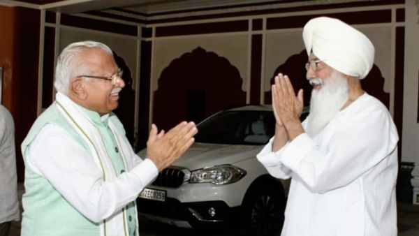 हरियाणा: स्वामी सत्संग ब्यास पहुंचे CM खट्टर, बाबा गुरिंदर सिंह ढिल्लों से की मुलाकात