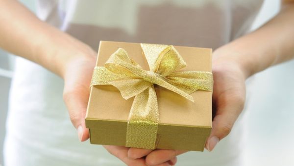 SHOCKING! ऑनलाइन पार्सल मंगाना पड़ा भारी! खोलने पर बॉक्स में से निकला बम और फिर...