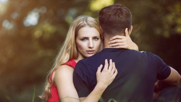 15 साल की उम्र से डेटिंग कर रही लड़की! अब लोगों को सिखा रही रिलेशनशिप का अजब-गजब ज्ञान