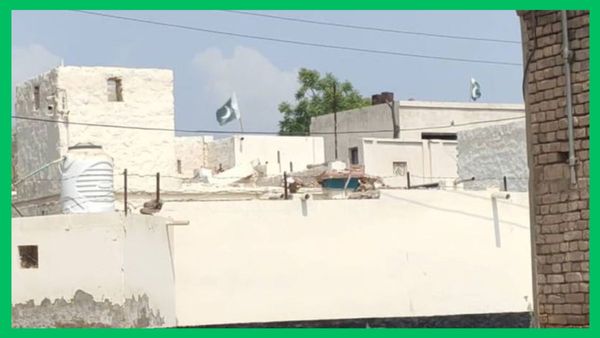 पाकिस्तान में अहमदिया समुदाय पर अत्याचार जारी, पुलिस के सामने कट्टरपंथियों ने तोड़ डालीं तीन मस्जिदें