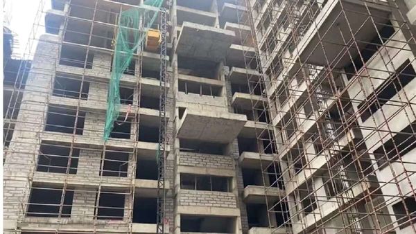 गुजरात: अहमदाबाद में निर्माणाधीन इमारत में हादसा, देर रात 13वें फ्लोर से गिरा झूला, 3 मजदूरों की दर्दनाक मौत