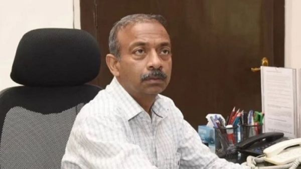 Amit Khare: प्रधानमंत्री के सलाहकार अमित खरे को मिला सेवा विस्तार, जानें कौन हैं यह दिग्गज अधिकारी