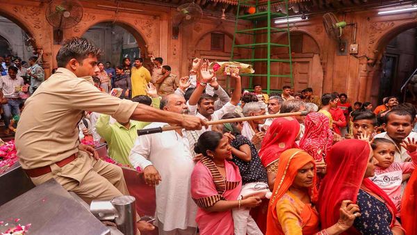 जन्माष्टमी 2023: बांके बिहारी मंदिर में भक्तों के लिए नई गाइडलाइन जारी, मंगला आरती पर एंट्री बैन