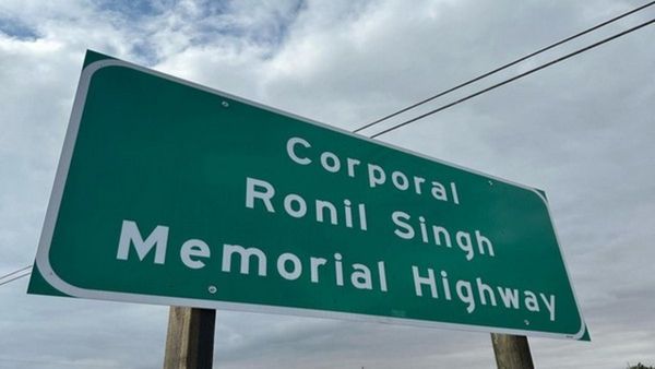 US: ड्यूटी के दौरान मारे गए भारतीय मूल के अफसर को सम्मान, कैलिफोर्निया में हाईवे का रखा 'रोनिल सिंह' नाम