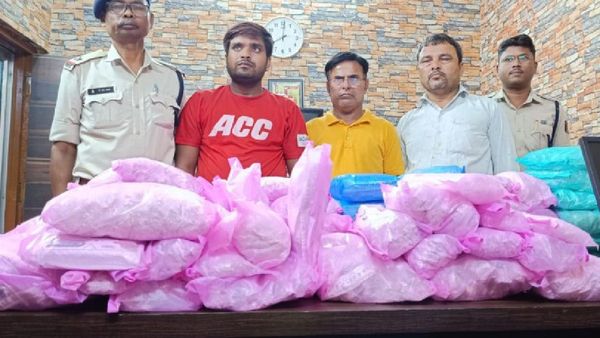 Chhattisgarh News: टाटा हैरियर कार से पौने 3 करोड़ की चांदी जब्त, आगरा से ले जा रहे थे रायपुर के सदर बाजार