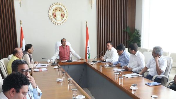 PM के बीना कार्यक्रम को लेकर CM ने अधिकारियों से पूछा, कितनी तैयारियां हो गई
