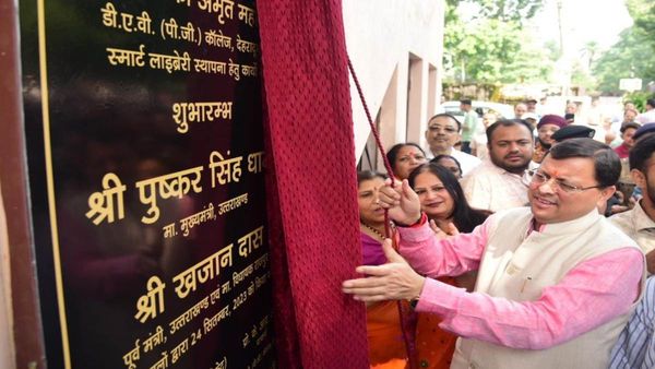 देहरादून के DAVP पीजी कॉलेज पहुंचे CM धामी, स्मार्ट लाइब्रेरी के निर्माण की शुरुआत,  सुनी 'मन की बात'