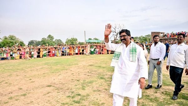 डुमरी में थम गया प्रचार अभियान, बेबी देवी के पक्ष में हेमंत सोरेन ने किया रोड शो, वोटिंग 5 को