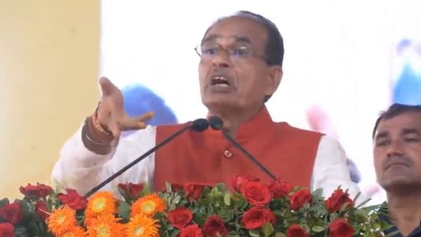 दिग्विजय सिंह ट्वीट कर वित्त विभाग के अधिकारियों को धमका रहे, पैसे कहां से ला रहे? खुरई में बोले सीएम शिवराज