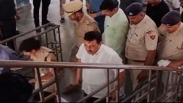 नूंह हिंसा: कांग्रेस विधायक मामन खान को राहत नहीं, कोर्ट ने फिर बढ़ाई रिमांड की अवधि