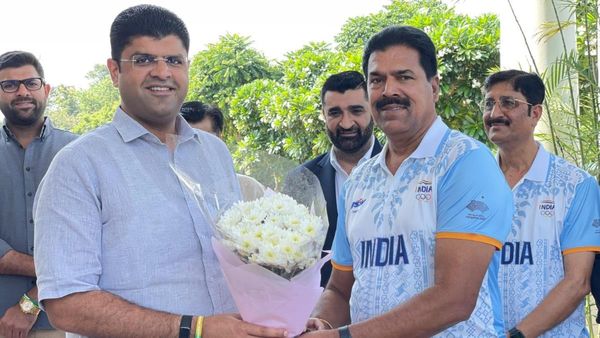 खेल के क्षेत्र में सिरमौर बना हरियाणा, राष्ट्रीय महिला हैंडबॉल टीम से मुलाकात के बाद बोले दुष्यंत चौटाला