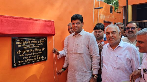 चरखी दादरी में डिप्टी सीएम दुष्यंत चौटाला ने किया राधा-कृष्ण की मूर्ति का अनावरण