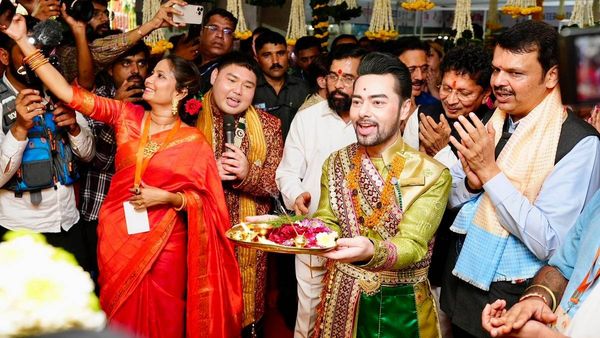 गणेश विसर्जन कार्यक्रम में शामिल हुए एकनाथ शिंदे, देवेंद्र फडणवीस, गणपति बप्पा को दी विदाई