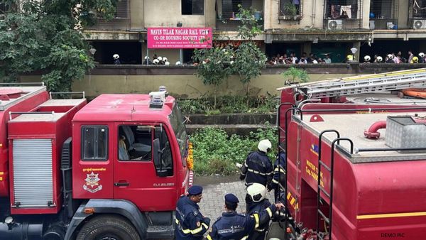 Mumbai fire news: मुंबई के कुर्ला में बिल्डिंग में लगी आग, 50-60 लोग बचाए गए, 39 अस्पताल में भर्ती