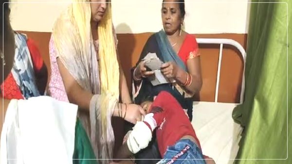 UP: ये क्‍या हो गया?, पाइप में था जहरीला सांप, गणेश प्रतिमा विसर्जन के दौरान चार बच्चों को डसा