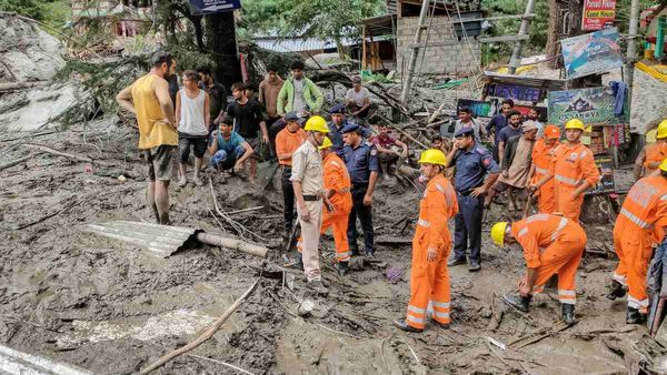 हिमाचल में आपदा के दौरान 400 लोगों की मौत, 2500 से ज्यादा घर पूरी तरह से तबाह