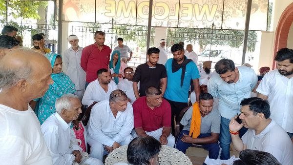 हरियाणा: कष्ट निवारण समिति की बैठक में पंचायत मंत्री देवेंद्र सिंह बबली ने मौके पर 12 मामलों का किया समाधान