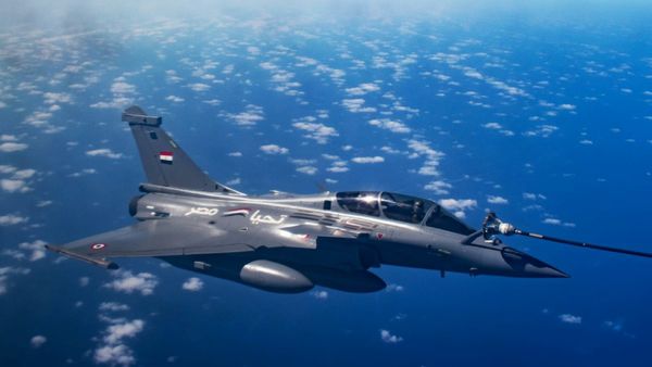 अभ्यास के दौरान मिस्र के जेट का ईंधन खत्म, भारतीय वायुसेना ने बढ़ाया मदद का हाथ, हवा में की रिफिलिंग- VIDEO