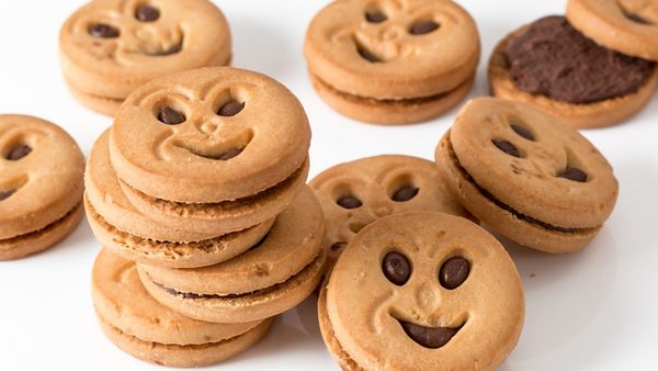 16 के बजाय पैकेट में निकले 15 बिस्किट, शख्स पहुंचा उपभोक्ता फोरम तो मिला 1 लाख का हर्जाना