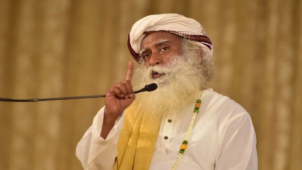 Jaggi Vasudev: तर्क से ईश्वर की तह तक की यात्रा में जग्गी वासुदेव