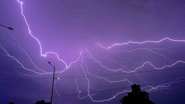 UP News: कुशीनगर में आसमानी बिजली का कहर, 5 लोगों की मौत