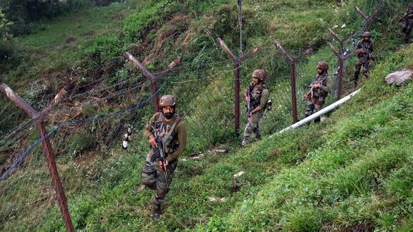 Jammu-Kashmir: एलओसी के पास से BSF जवान लापता, सर्च ऑपरेशन जारी