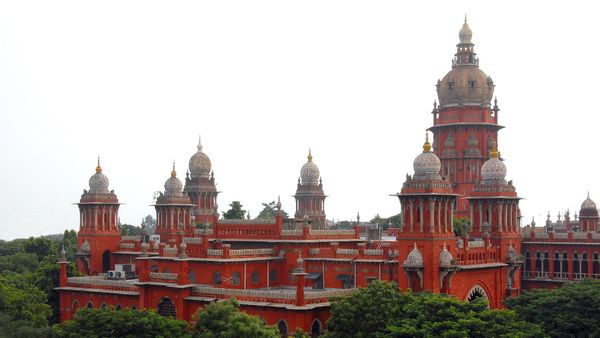 सनातन पर विवादित बयानों के बीच मद्रास हाईकोर्ट की अहम टिप्पणी, कहा- राष्ट्र-परिवार के प्रति कर्तव्य है ये धर्म