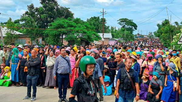 मणिपुर में एक बार फिर से बढ़ा तनाव, लगा कर्फ्यू